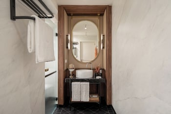 Double Room Single Use (Interior Single Use)