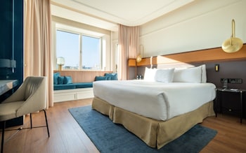 Premium Room, 1 King Bed, City View