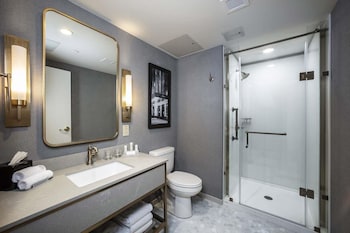 Room, 1 King Bed, Corner