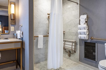 Deluxe Room, 1 King Bed, Accessible, Bathtub (Mobility & Hearing)