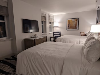 Deluxe Room, 2 Queen Beds, Accessible, Bathtub (Hearing)