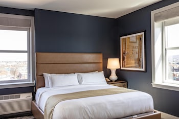 Junior Suite, 1 King Bed with Sofa bed