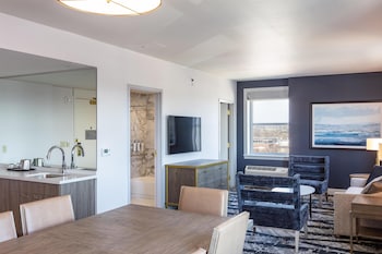 Presidential Suite, 1 King Bed, Accessible, Bathtub (Mobility & Hearing)