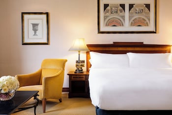 Junior Suite, 1 King Bed (Castellana View, Club Lounge Access)