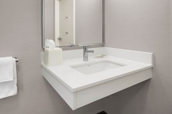 Standard Room, 2 Double Beds (Mobility/Hearing Access, Roll-In Shwr)