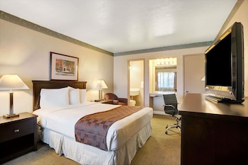 Standard Room, 1 Queen Bed