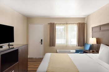 Standard Room, 1 Queen Bed
