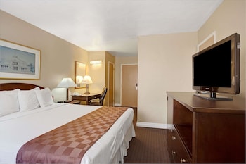 Standard Room, 1 King Bed