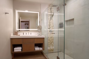 Wholesome Family, 2 Bedroom Suite, Pool view, Laundry Room