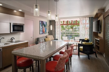 Wholesome Family, 2 Bedroom Suite, Pool view, Laundry Room