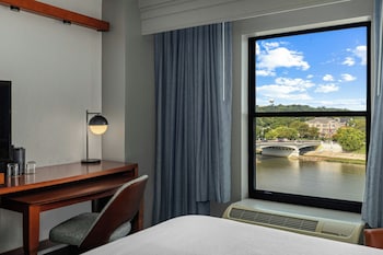 Studio, 1 King Bed with Sofa bed, River View