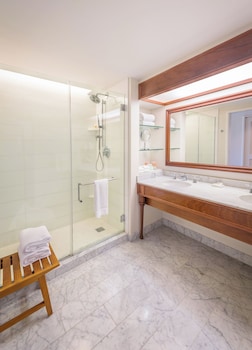 Club Room, 1 King Bed (Club Lounge Access)