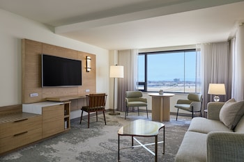 Deluxe Suite, 1 King Bed with Sofa bed, Corner