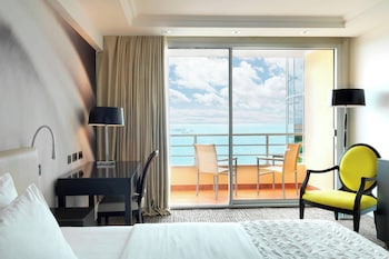 Deluxe Room, 1 King Bed, Balcony, Sea View