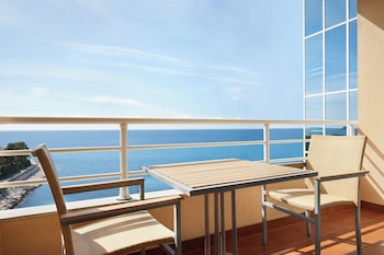 Deluxe Room, 1 King Bed, Balcony, Sea View