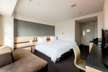 Standard Room, 2 Twin Beds, Corner (Mid Floor)
