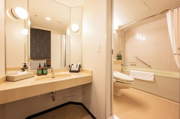 Standard Room, Multiple Beds (Mid Floor)