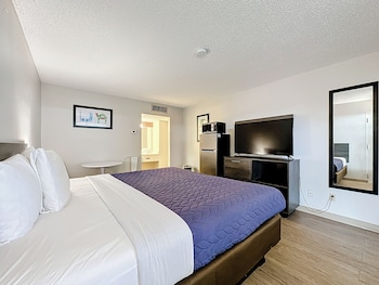 Standard Room, 1 King Bed, Smoking