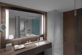 Suite, 1 King Bed, Club Lounge Access (Kaze)