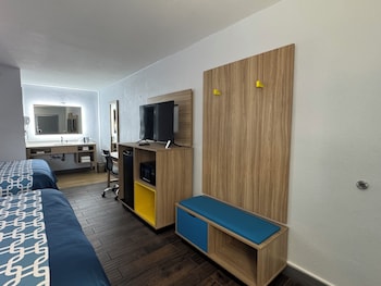 Room, 2 Queen Beds, Non Smoking