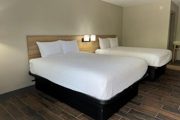 Deluxe Room, 2 Queen Beds, Non Smoking