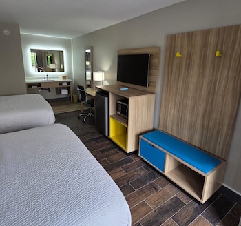 Deluxe Room, 2 Queen Beds, Non Smoking