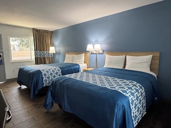 Room, 2 Queen Beds, Non Smoking