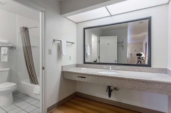 Deluxe Room, 2 Queen Beds, Non Smoking, Refrigerator & Microwave