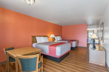 Deluxe Room, 2 Queen Beds, Non Smoking, Refrigerator & Microwave
