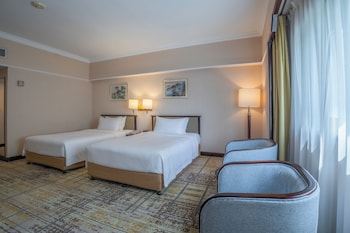 Standard Room, 2 Double Beds, Garden View
