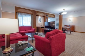 Suite, 2 Bedrooms, Kitchen (Dining)