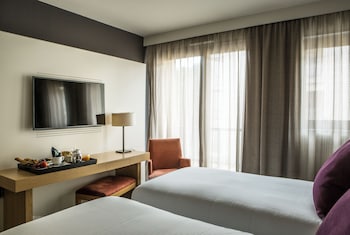 Deluxe Twin Room, Pool View