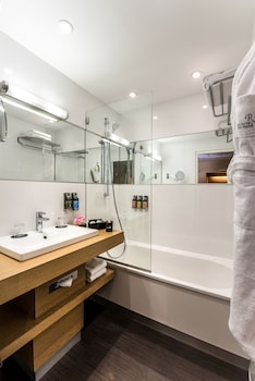 Deluxe Twin Room, Pool View
