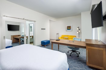 Studio, 1 King Bed with Sofa bed, Mobility Accessible, Microwave (Roll-in Shower)