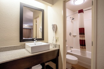 Premium Room, 1 King Bed (Upgraded Bedding & Snack, Smoke Free)