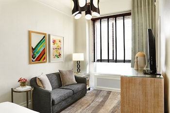 Deluxe Room (Full)