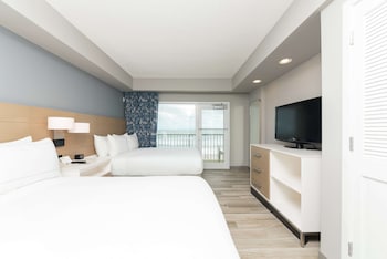 Suite, 2 Queen Beds, Accessible, Bathtub
