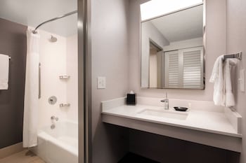 Room, 2 Queen Beds, Hearing Accessible (Mobility Accessible with Bathtub)