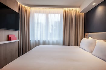 Standard Room, 1 King Bed