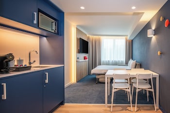 Suite, 1 Queen Bed with Sofa bed, Kitchenette