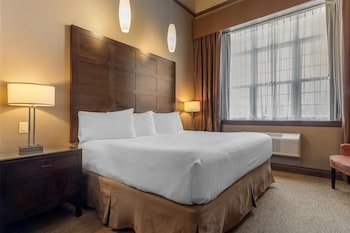 Suite, 1 King Bed, Non Smoking, Fireplace