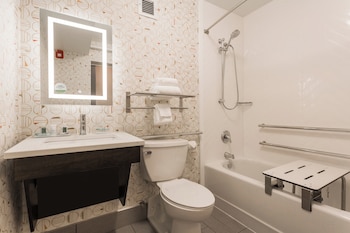 Premium Room, 1 Queen Bed, Hearing accessible with Tub