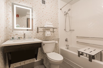Premium Room, 1 Queen Bed, Hearing accessible with Tub