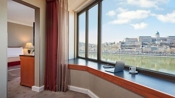 Junior Suite, 1 Queen Bed, River View