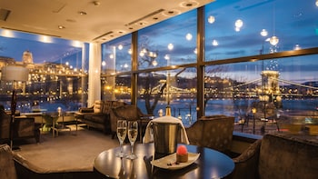 Classic Room, 1 Queen Bed, Club Lounge Access, River View