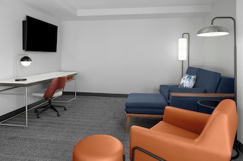 Suite, 1 Bedroom, Roll-in Shower