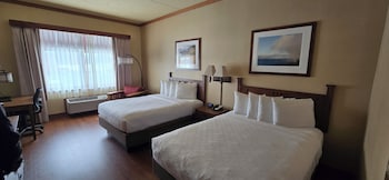 Room, 2 Queen Beds, Lake View