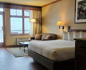 Room, 1 King Bed, Lake View