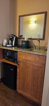 Room, 1 King Bed, Lake View