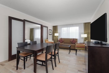 Suite, 1 King Bed, Non Smoking
